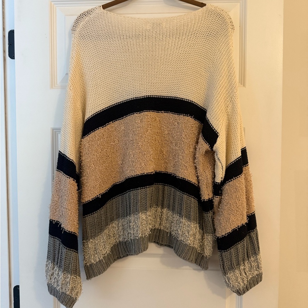 Umgee Sweater Large - Picture 2 of 3